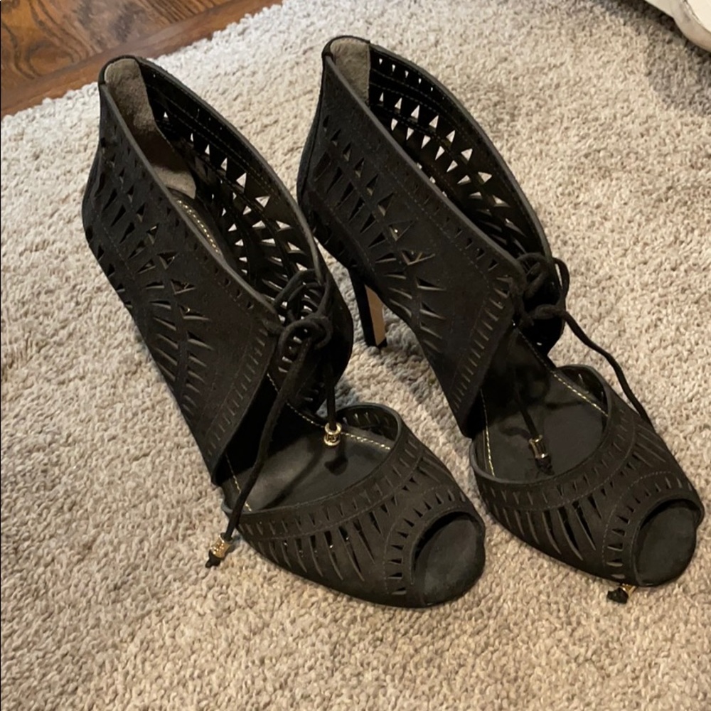 Ivanka Trump blk front tie heels